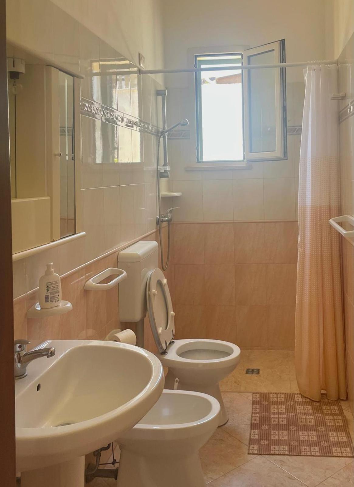 La Rondine Bed And Breakfast Уджано-ла-К'єза Екстер'єр фото